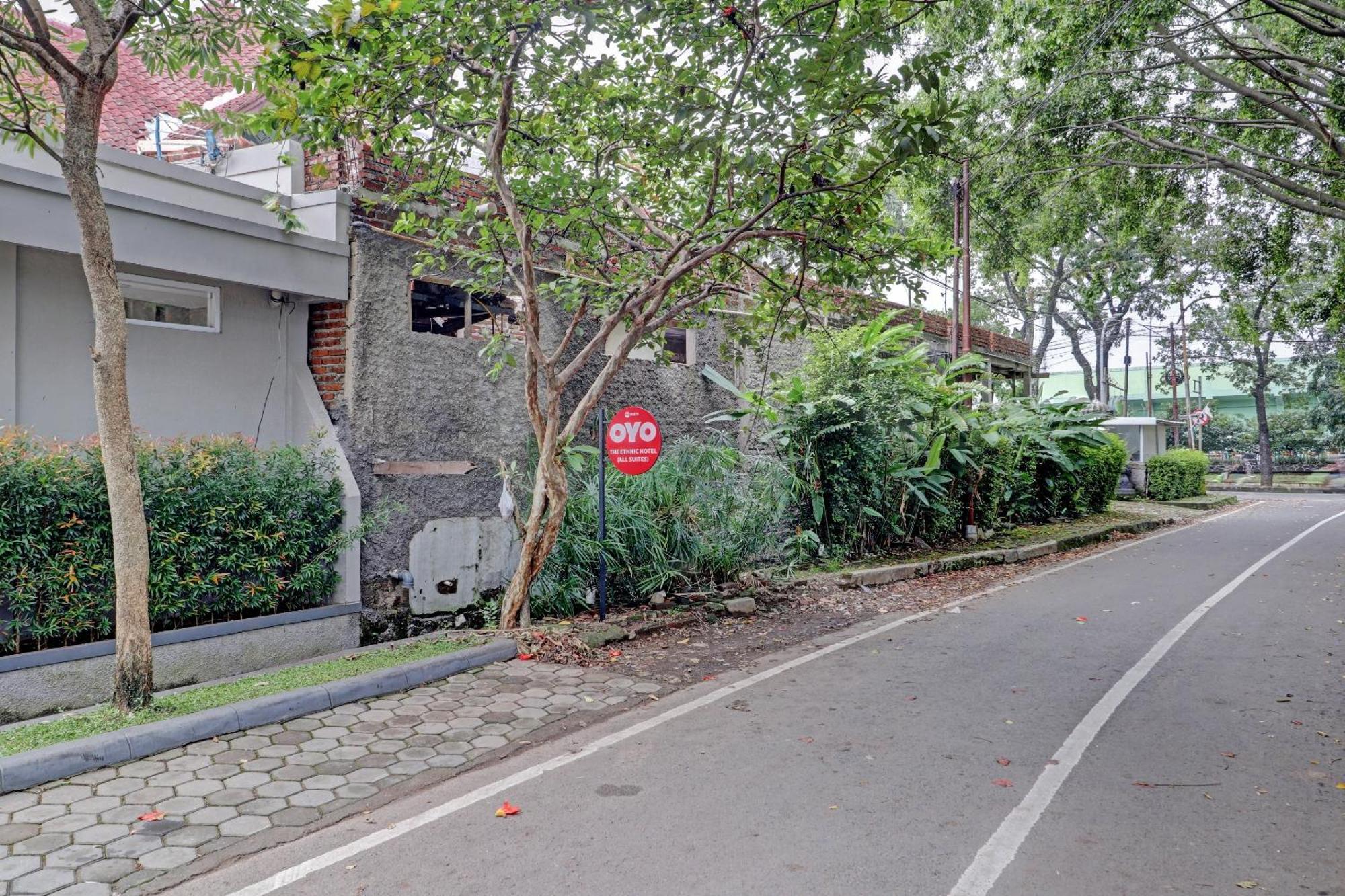 Hotel O Bandung Near Stadion Siliwangi Formerly The Ethnic Hotel バンドゥン エクステリア 写真